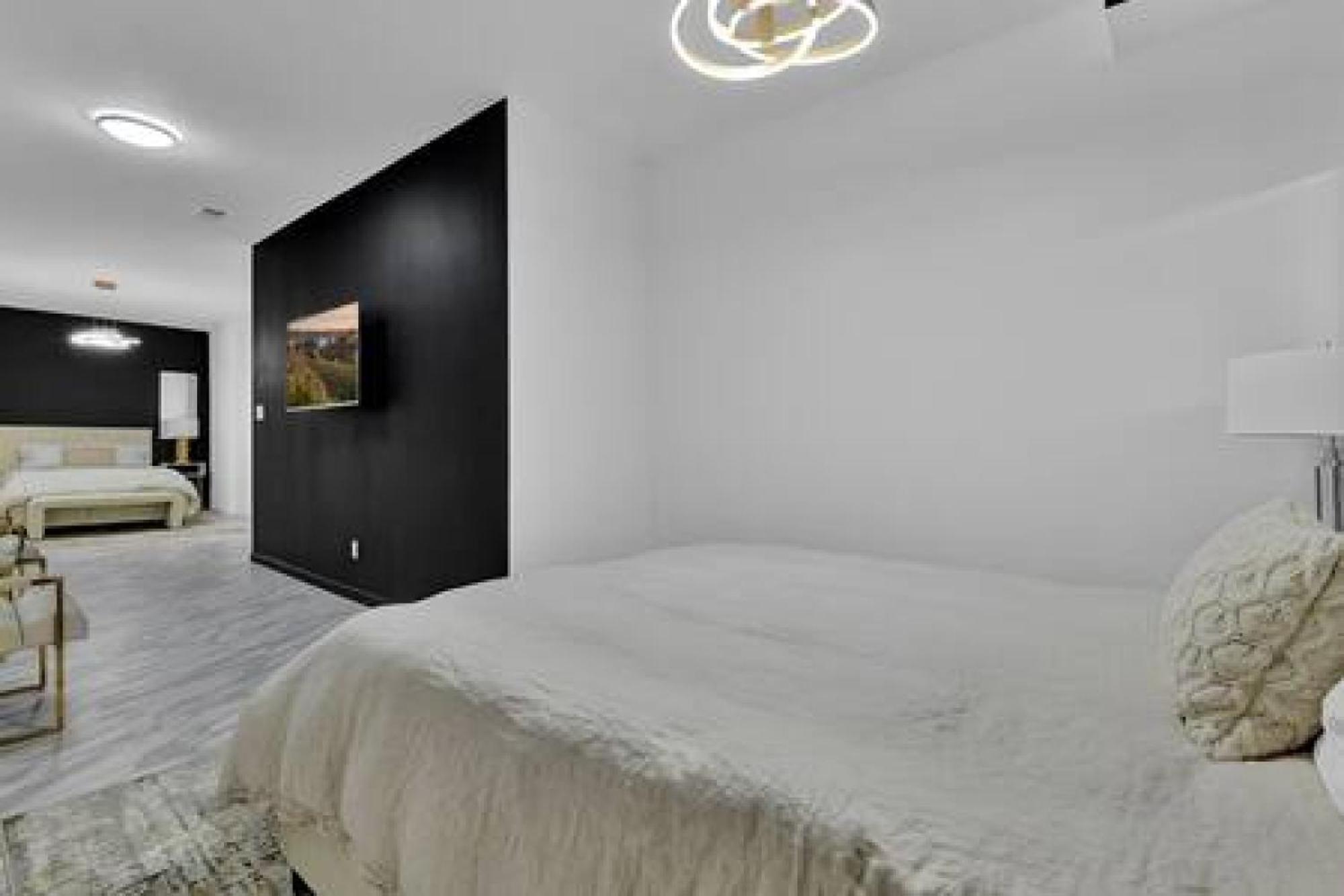 Lovely 4Bd House W Pool, Hot Tub And Free Parking Houston Bagian luar foto