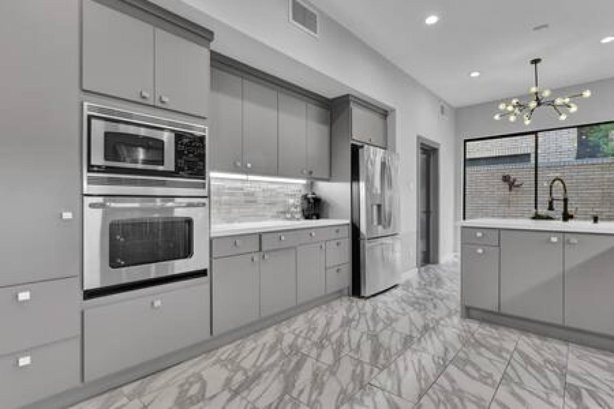 Lovely 4Bd House W Pool, Hot Tub And Free Parking Houston Bagian luar foto